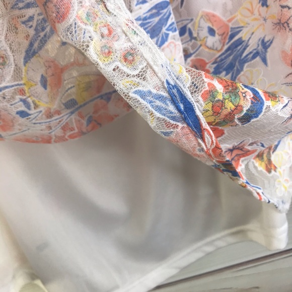 Entro UO Pom Pom Flower Floral Festival Blouse - Picture 5 of 7